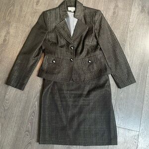 Le Suit 2 piece Blazer & skirt Black Silver Thread Textured Button Flap Pockets